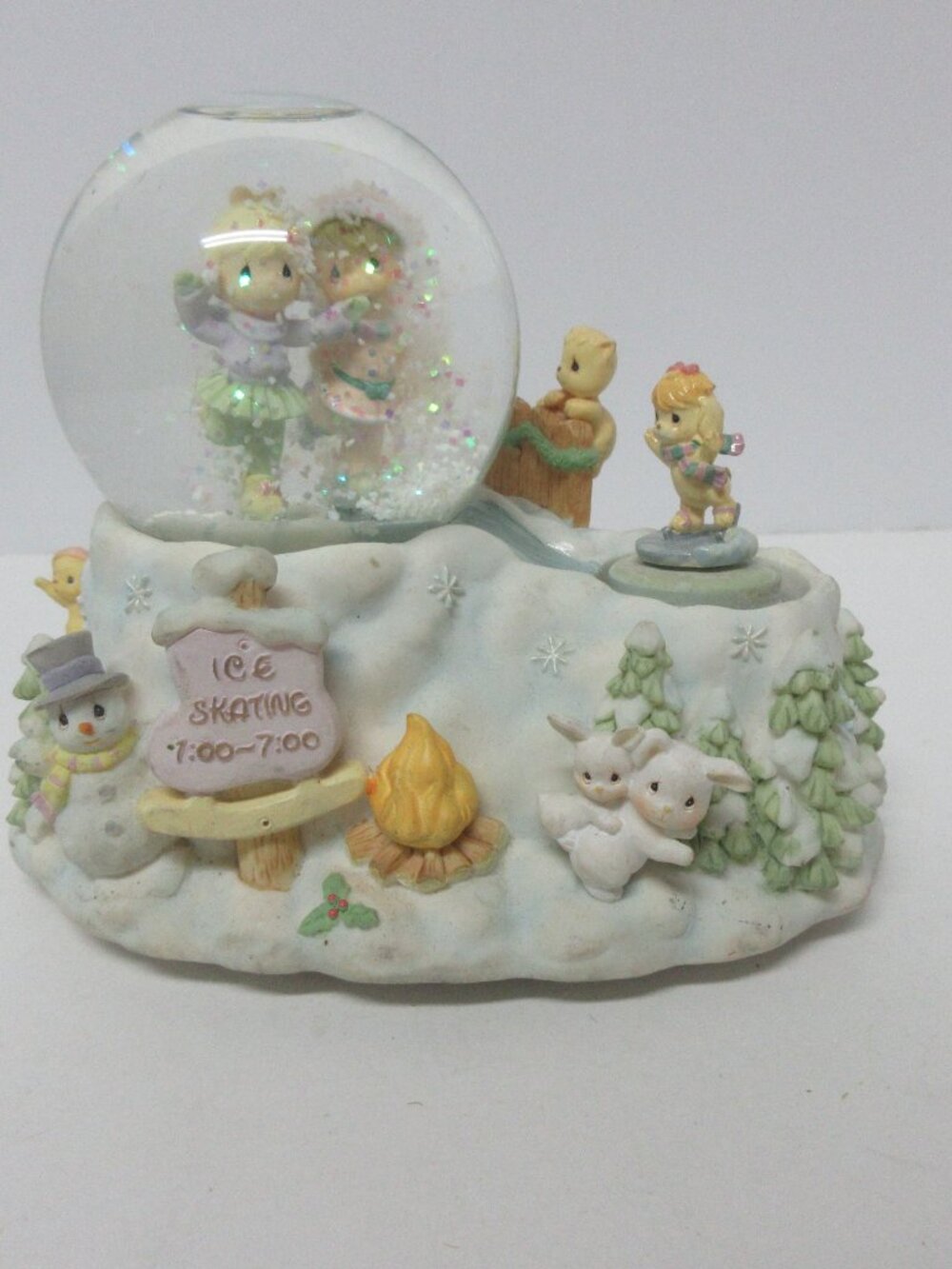 Vintage 1999 Precious Moments Wind-up "Skater's Waltz" Ice skating Snowglobe.